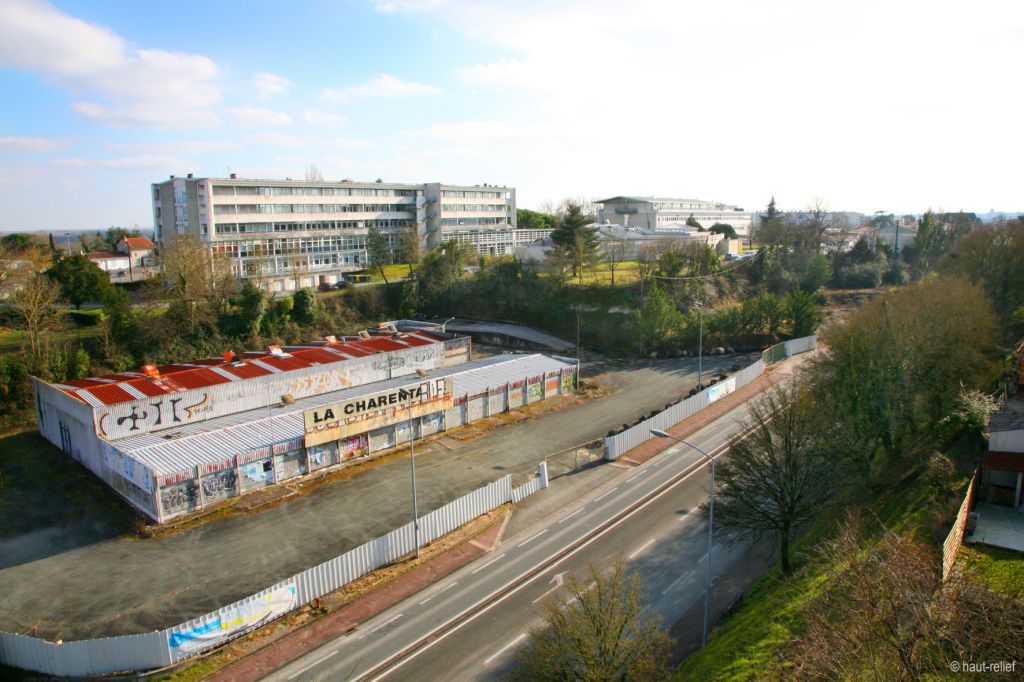 Photo terrain futur lycée